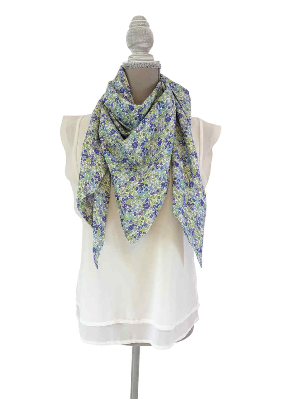 Grand Foulard artisanale " Eclat de Pétales "