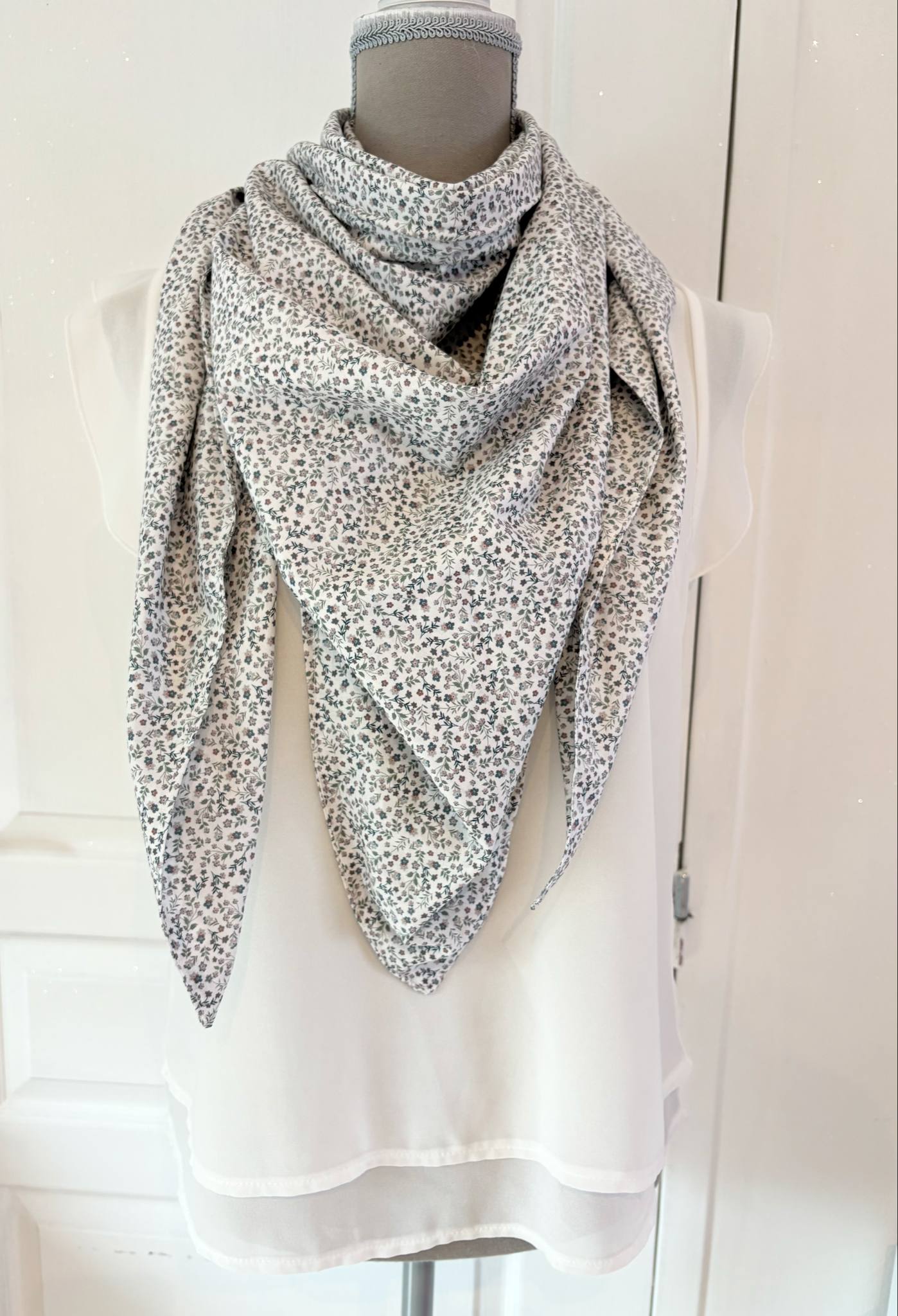 Grand foulard artisanale " Jardin Secret"