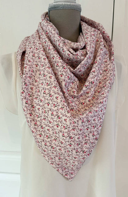 Grand Foulard artisanale " Chuchotement Floral "