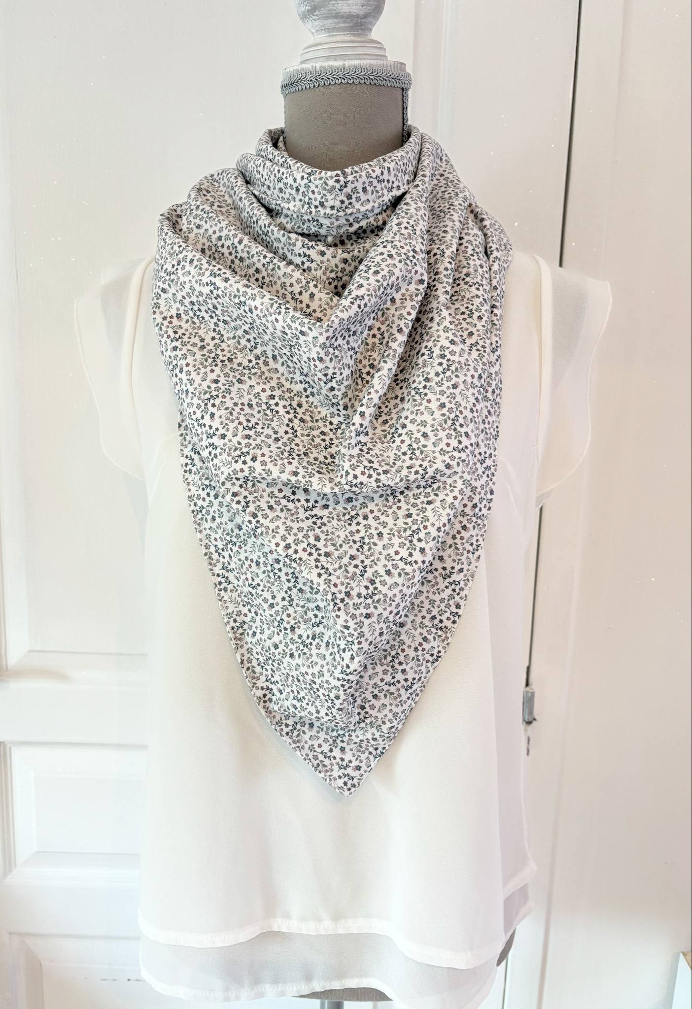 Grand foulard artisanale " Jardin Secret"