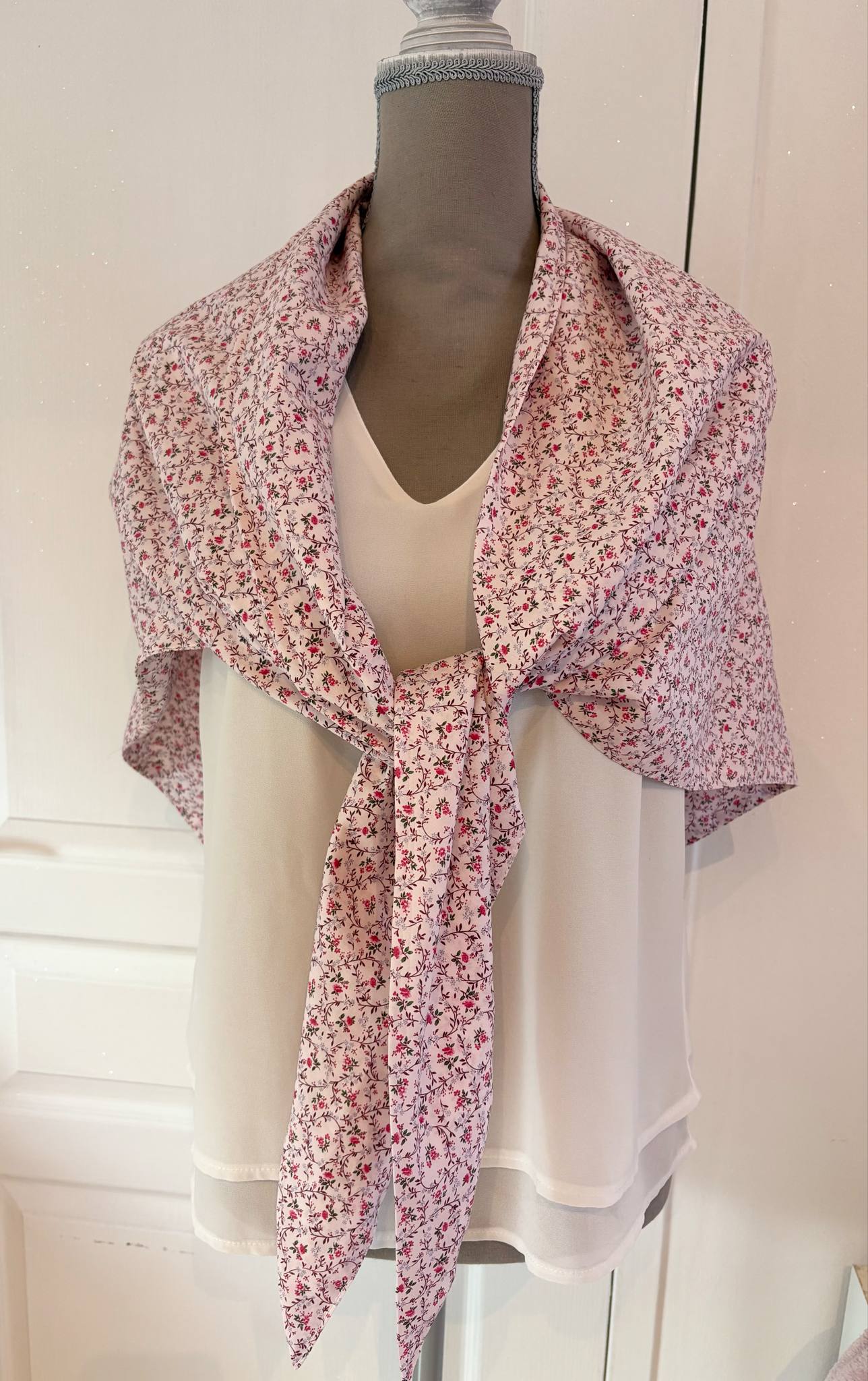 Grand Foulard artisanale " Chuchotement Floral "
